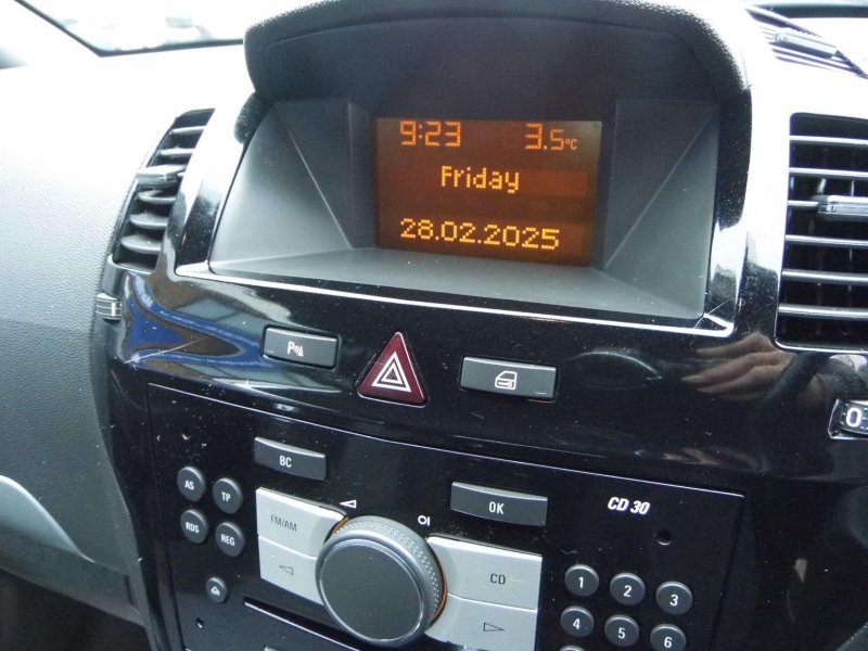 VAUXHALL ZAFIRA 1.7 CDTi ecoFLEX Exclusiv Euro 5 5dr 2011