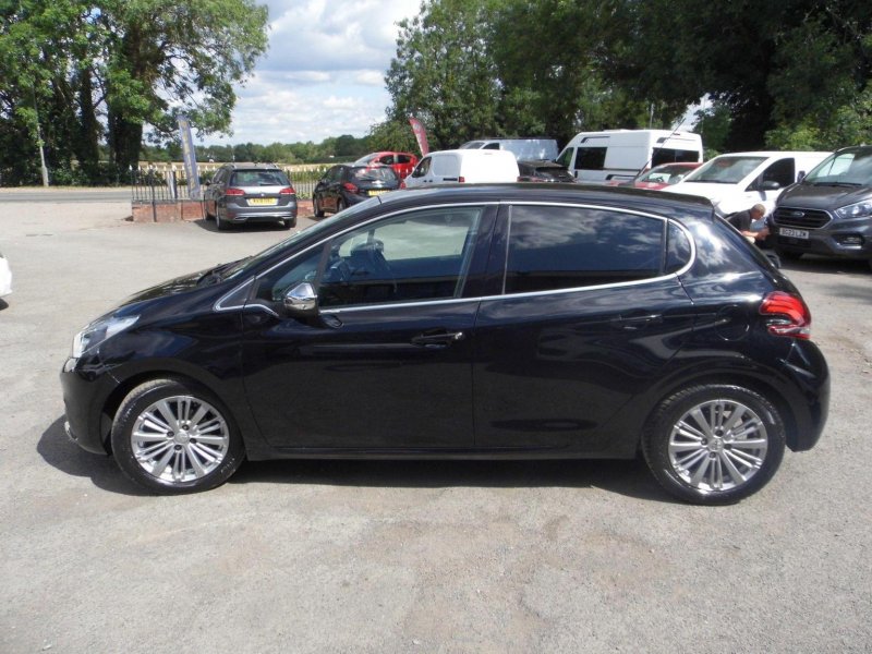 PEUGEOT 208 1.2 PureTech Allure Euro 6 5dr 2017