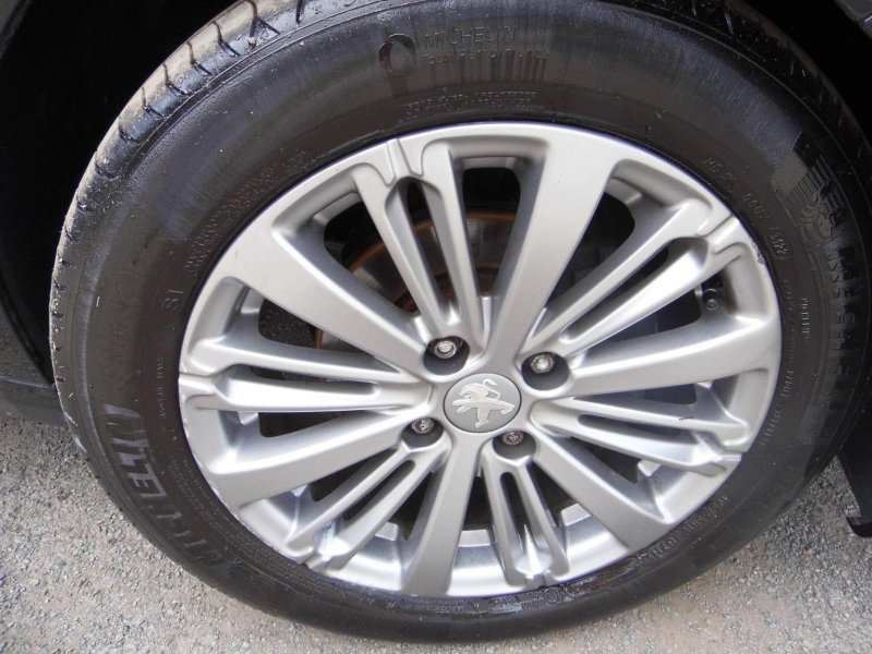 PEUGEOT 208 1.2 PureTech Allure Euro 6 5dr 2017