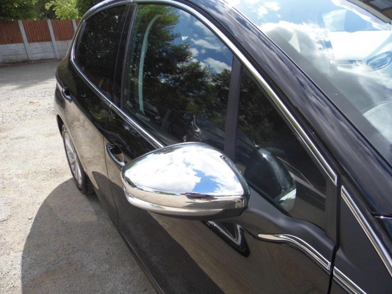 PEUGEOT 208 1.2 PureTech Allure Euro 6 5dr 2017
