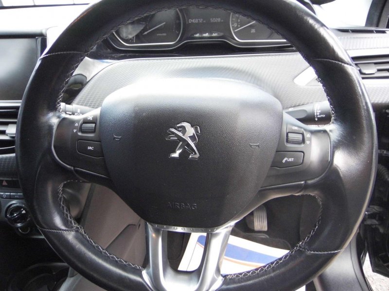 PEUGEOT 208 1.2 PureTech Allure Euro 6 5dr 2017