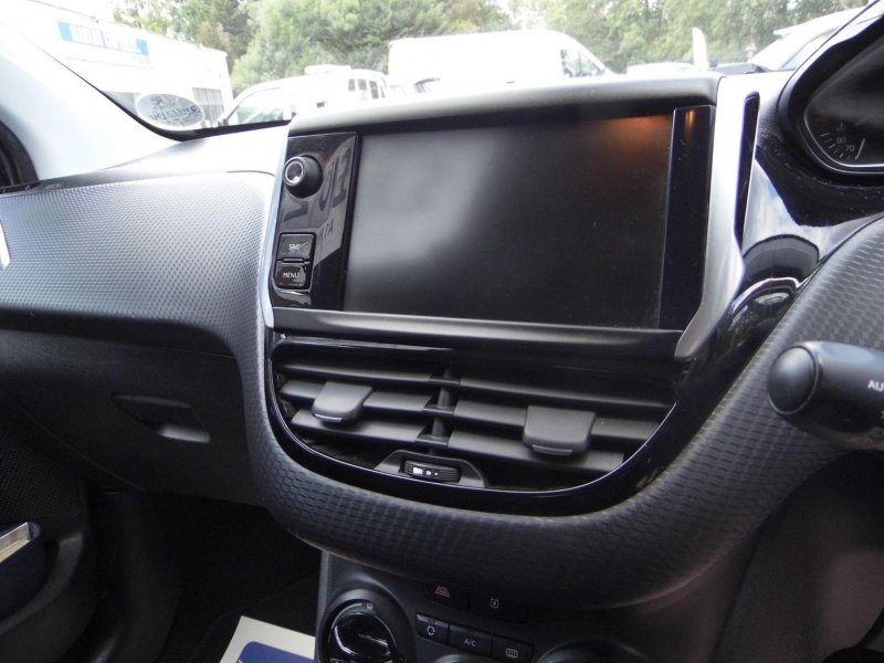 PEUGEOT 208 1.2 PureTech Allure Euro 6 5dr 2017