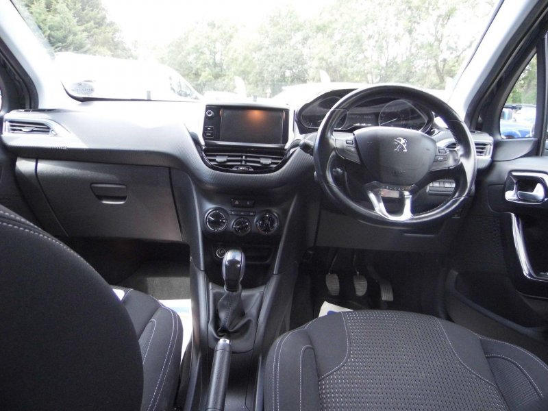 PEUGEOT 208 1.2 PureTech Allure Euro 6 5dr 2017
