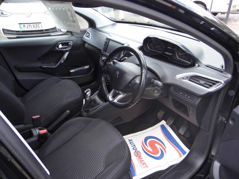 PEUGEOT 208 1.2 PureTech Allure Euro 6 5dr 2017